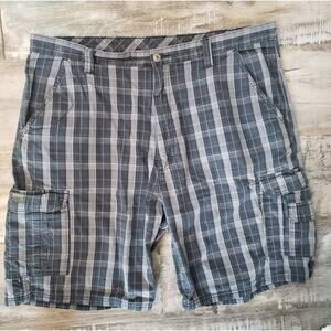 Wrangler Men's Black and Grey Plaid Cargo Shorts Size 40